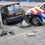 Politieauto uit de bocht Hoefkade Den Haag