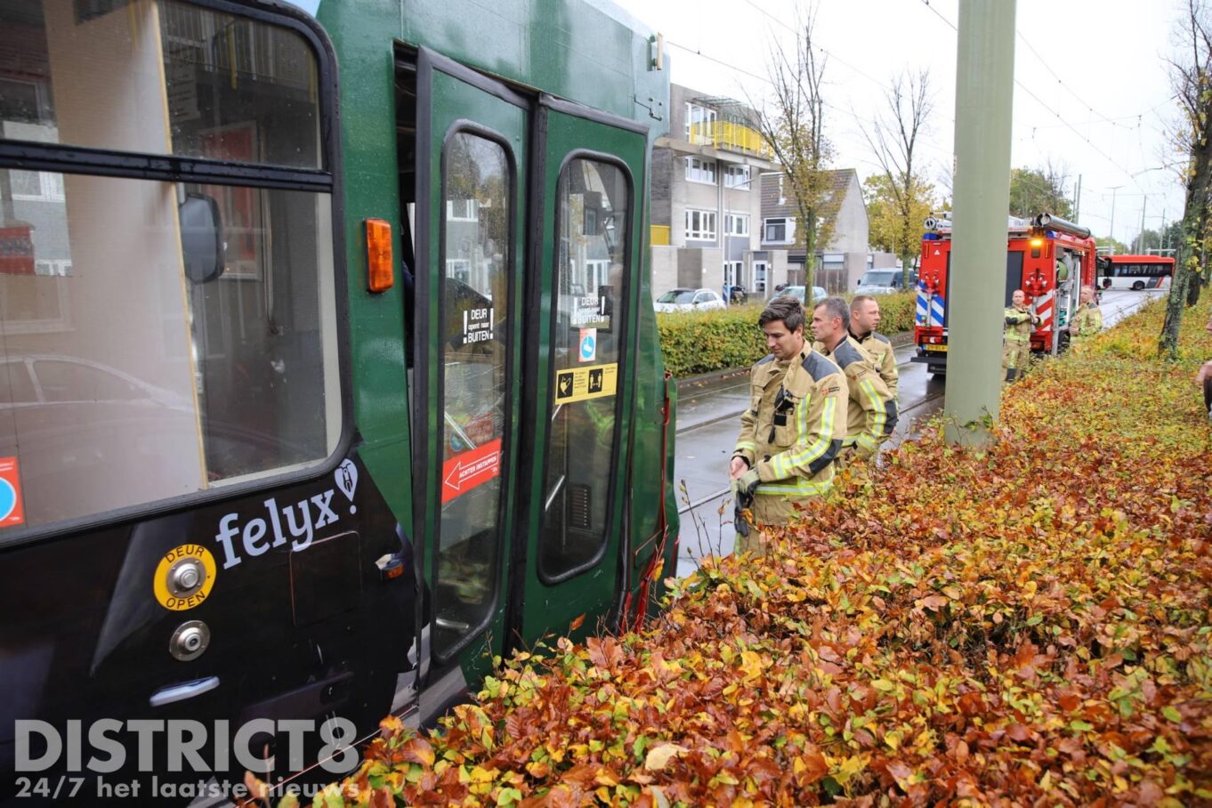 Veel Schade Bij Aanrijding Tussen Tram En Auto Derde Werelddreef Delft