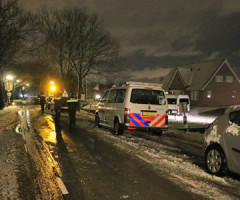 29 januari Politie doet onderzoek in woning Pijnacker, na man met vuurwapen in studio NOS 29 januari Politie doet onderzoek in woning Pijnacker, na man met vuurwapen in studio NOS