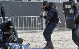 28 januari Arrestatieteam valt woning binnen en houdt 25-jarige Rotterdammer aan na overval Zoetermeer 28 januari Arrestatieteam valt woning binnen en houdt 25-jarige Rotterdammer aan na overval Zoetermeer