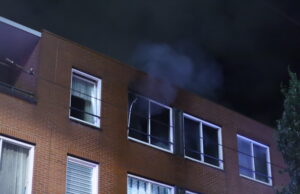 Woningen ontruimd na felle brand in woonkamer Gerard Doustraat Den Haag