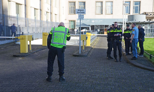 29 november Verdachte Joegoslaviëtribunaal overlijdt na innemen gif tijdens uitspraak Churchillplein Den Haag