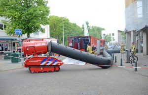 Brandweer zet blusrobot in bij koolstofdioxide lekkage Betje Wolffstraat Den Haag