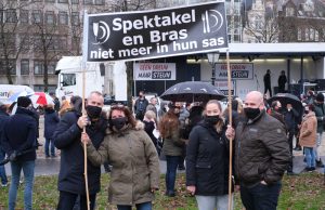 Horeca demonstreert voor meer overheidssteun op Laan van Reagan en Gorbatsjov Den Haag