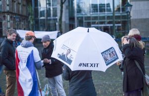 Wederom lawaaidemonstratie tegen de Corona-maatregelen van het kabinet op het Plein en Hofplaats Den Haag