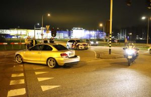 Flinke schade na aanrijding tussen twee auto’s oprit A13 Delft