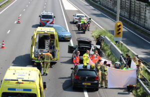 Traumahelikopter ingezet na verkeersongeval op snelweg A13 Delft