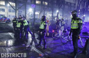 Twee mannen (19 en 34) aangehouden voor in brand steken politieauto Dr. H.E. van Geldererf Den Haag