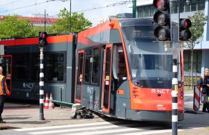 Tram ontspoort Sir Winston Churchilllaan Rijswijk