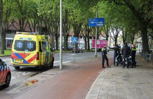Gewonde bij aanrijding, auto rijdt door Volendamlaan Den Haag