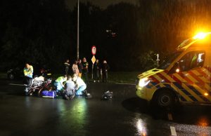 Voetganger raakt zwaargewond na aanrijding met auto Kruithuisweg Delft