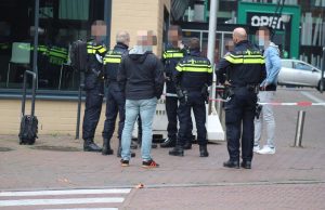 Specialistische eenheden politie ondersteunen bij ontruiming van een pand Vesteplein Delft