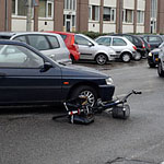 Fietsster aangereden door auto Raadhuislaan Voorschoten