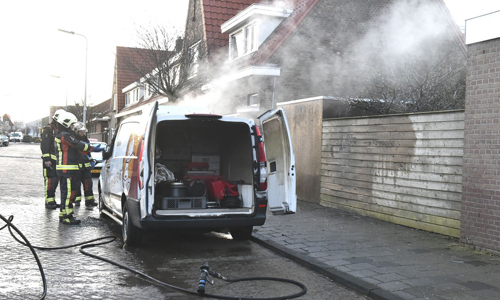 5 april Brandweer rukt uit voor voertuigbrand Atjehstraat Leiden