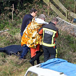 Kano met vier personen slaat om Rijn- en Schiekade Leiden