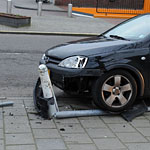 Auto rijdt tegen verkeersbord Rooseveltstraat Leiden