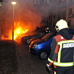 Auto brandt volledig uit Debussystraat Leiden