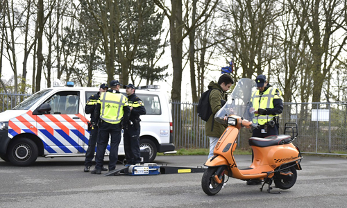 13 april Politie voert scooter controle uit op verschillende plekken in Leiden