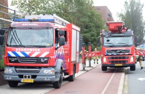 Brandweer rukt uit voor losliggende dakpannen Raamweg Den Haag
