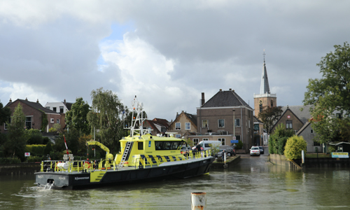 16-10-02-prio-1-gwo-voertuig-te-water-veerstraat-gouderak-28