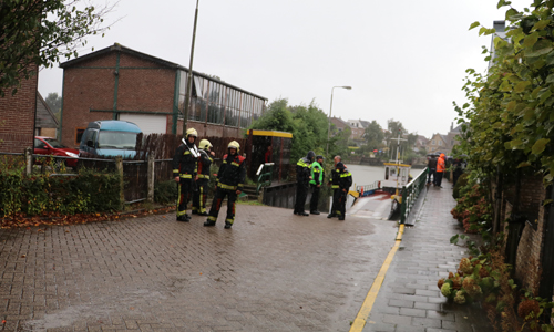 16-10-02-prio-1-gwo-voertuig-te-water-veerstraat-gouderak-7