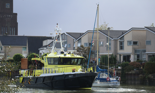 16-10-02-prio-1-gwo-voertuig-te-water-veerstraat-gouderak-zeilboot-7