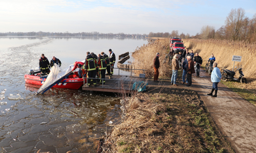 28 januari Hulpdiensten rukken massaal uit voor ijszeiler te water Elfehoevenplas Reeuwijk