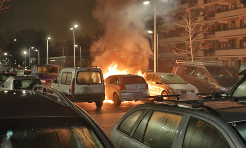 4 februari Drie auto’s beschadigd na voertuigbrand Estafetteweg Gouda
