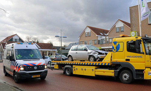 2 maart Vrouw rijdt drogisterij binnen Wetering Ouderkerk a/d IJssel