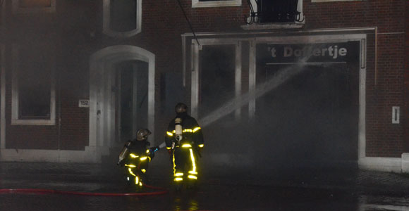 Zeer grote brand in duivenwinkel Dr. Lelykade (video update)