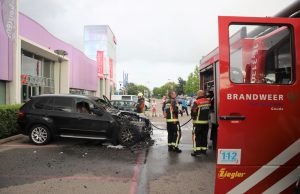 Auto flink beschadigd door brand Elburgplein Gouda