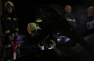29 september Brandweer blust brand in geparkeerde auto Walvisstraat Gouda