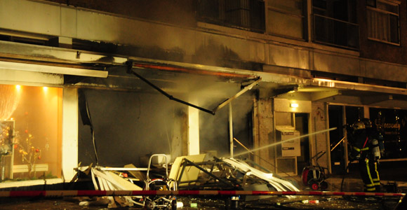 Woningen ontruimd na explosie en brand in supermarkt