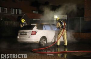 Geparkeerde auto uitgebrand, mogelijk brandstichting Laterastraat Naaldwijk