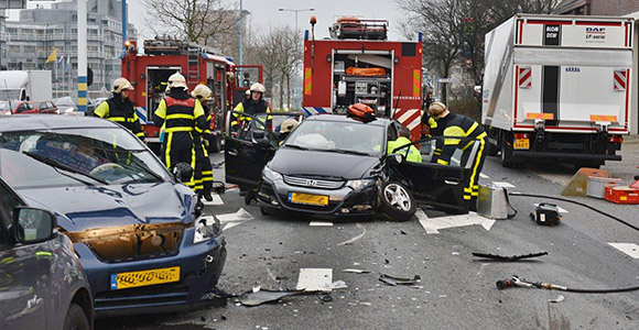 Aanrijding tussen vijf personenauto’s Europaweg (video update)