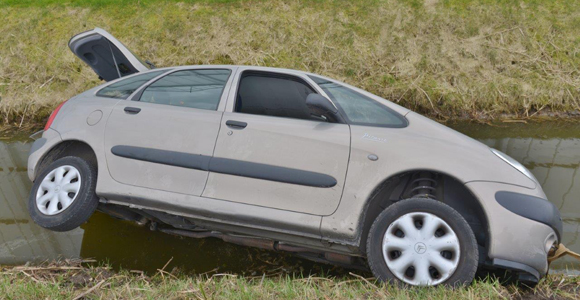 Auto te water Violierenweg Bleiswijk