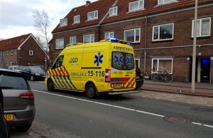24 december Vrouw valt van drie hoog uit raam Hildebrandstraat Den Haag