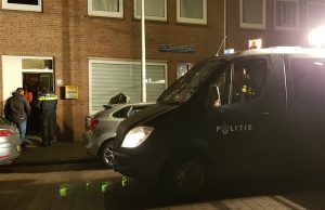 Politie houdt lichtjesactie in Haagse Spoorwijk