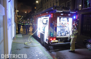 Deur geforceerd na ontdekken van brand Nieuwe Molstraat Den Haag