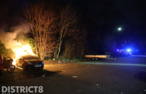 Geparkeerde auto zwaar beschadigd na brandstichting Groene Zoom Den Haag