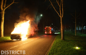 Explosie zorgt voor brand in bestelbus Buitenhofdreef Delft