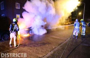 Opnieuw auto in brand in Delftse wijk Vrijenban Bieslandsekade Delft