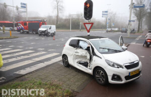 Automobilist gewond bij aanrijding op kruispunt Escamplaan Den Haag