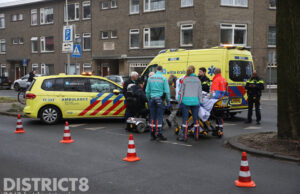 Vrouw in scootmobiel gewond na aanrijding met auto Albardastraat Den Haag
