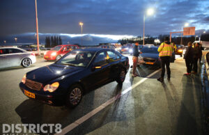 Kop-staartaanrijding met vier autos Kruithuisplein Delft