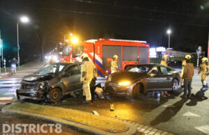 Veel schade na aanrijding op kruispunt Dedemsvaartweg Den Haag