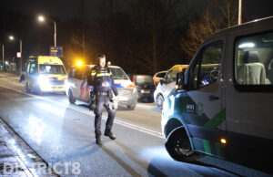 Bestuurder van busje vlucht na aanrijding Soestdijksekade Den Haag