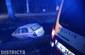 Buitenlandse automobilist raakt van de weg en komt te water Katwijkseweg Wassenaar