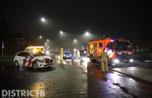 Automobilist zet auto stil na rook onder motorkap Oosteinde Leidschendam