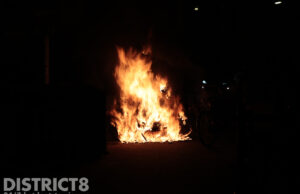 Scooter gaat in vlammen op Valkenboskade Den Haag